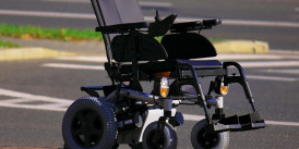Коляски с электроприводом для инвалидов: полезная информация и советы
