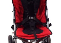 5-точечный ремень надежно фиксирует ребенка в коляске